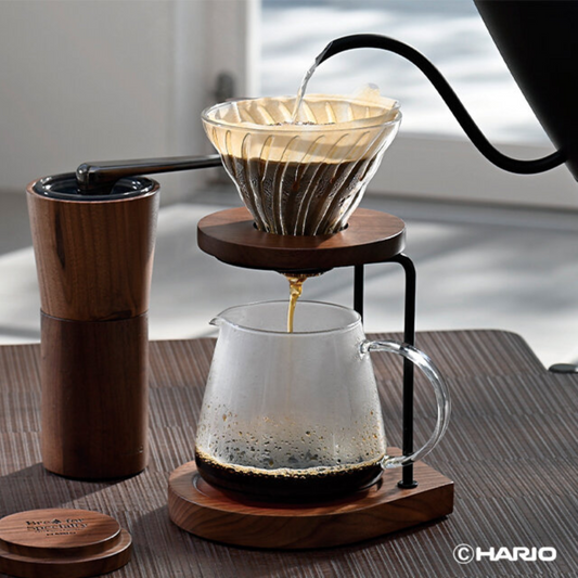 HARIO | V60 胡桃木滴水架 手沖咖啡壺組套裝 2025新款 (02玻璃濾杯 附40張濾紙) WDS-1006-WN【平行進口產品】