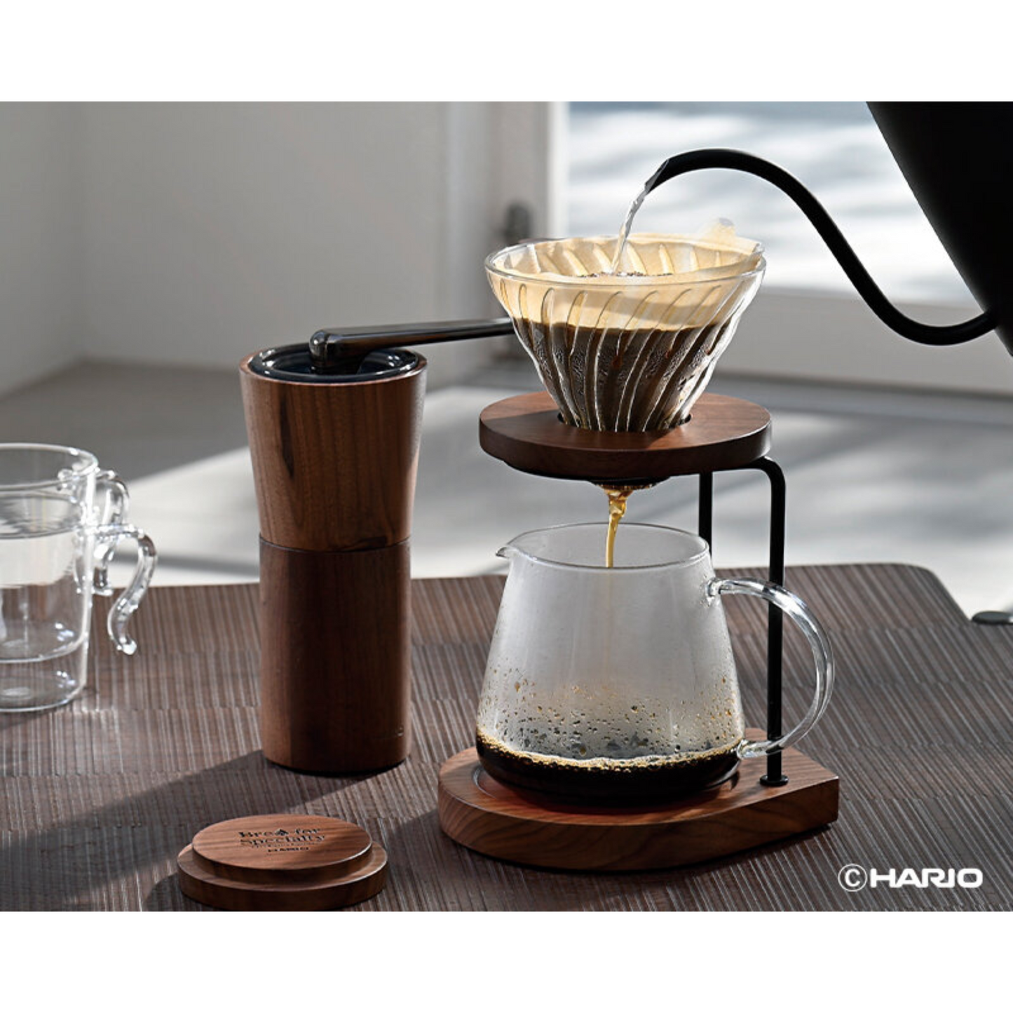 HARIO|V60 02 Glass Drip Cup Walnut Holder VDG-02-WN