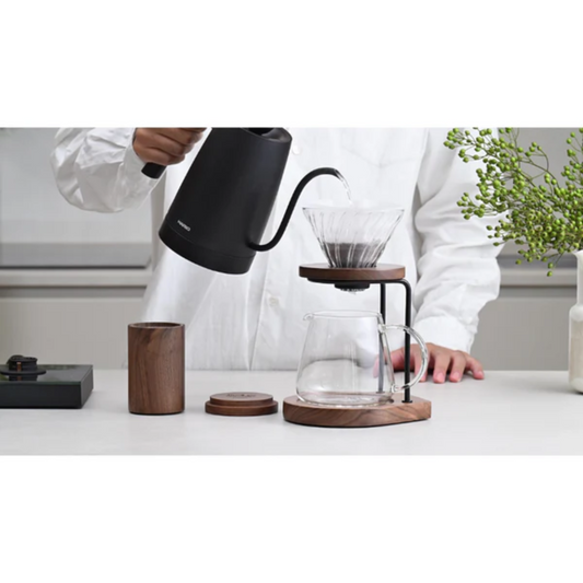 HARIO | V60 胡桃木滴水架 手沖咖啡壺組套裝 2025新款 (02玻璃濾杯 附40張濾紙) WDS-1006-WN【平行進口產品】