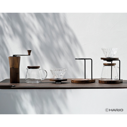 HARIO | V60 胡桃木滴水架 手沖咖啡壺組套裝 2025新款 (02玻璃濾杯 附40張濾紙) WDS-1006-WN【平行進口產品】